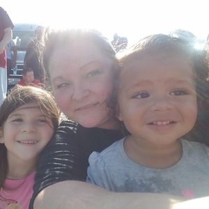 Meet your Posher, Lorie